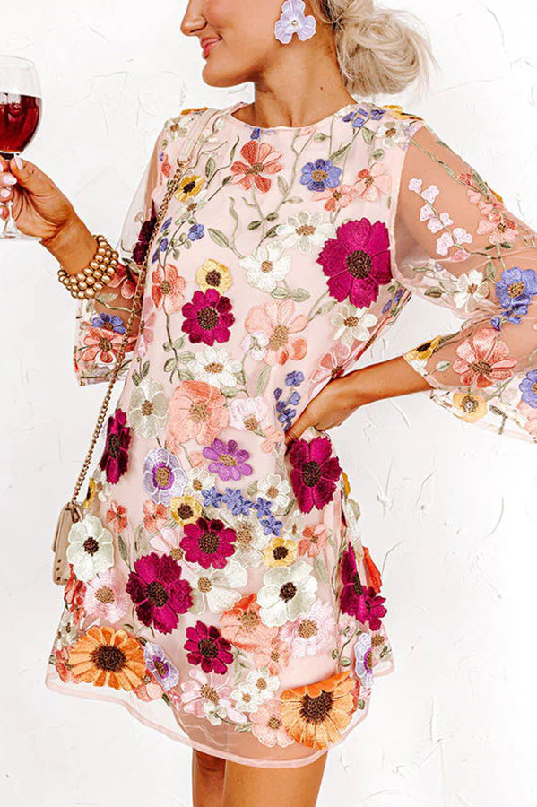 EP | Dahlia Dreaming Application florale brodée Demi-manches Mini-robe