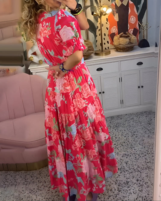 EP | Robe longue avec décolleté en V, manches courtes et boutonnage sur le devant.