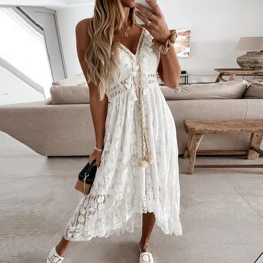 EP | Robe blanche en dentelle avec décolleté en V