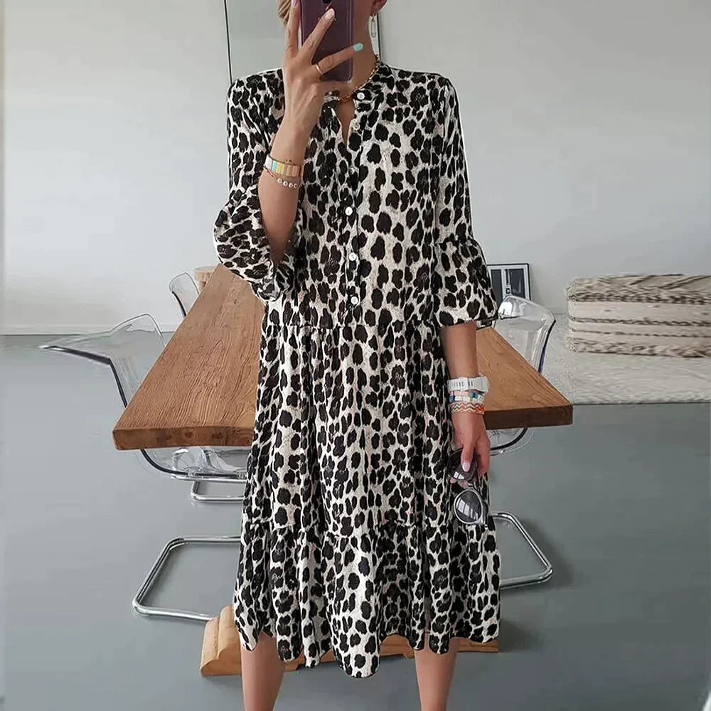 ND | Robe midi avec imprimé léopard, patte de boutonnage et manches 3/4